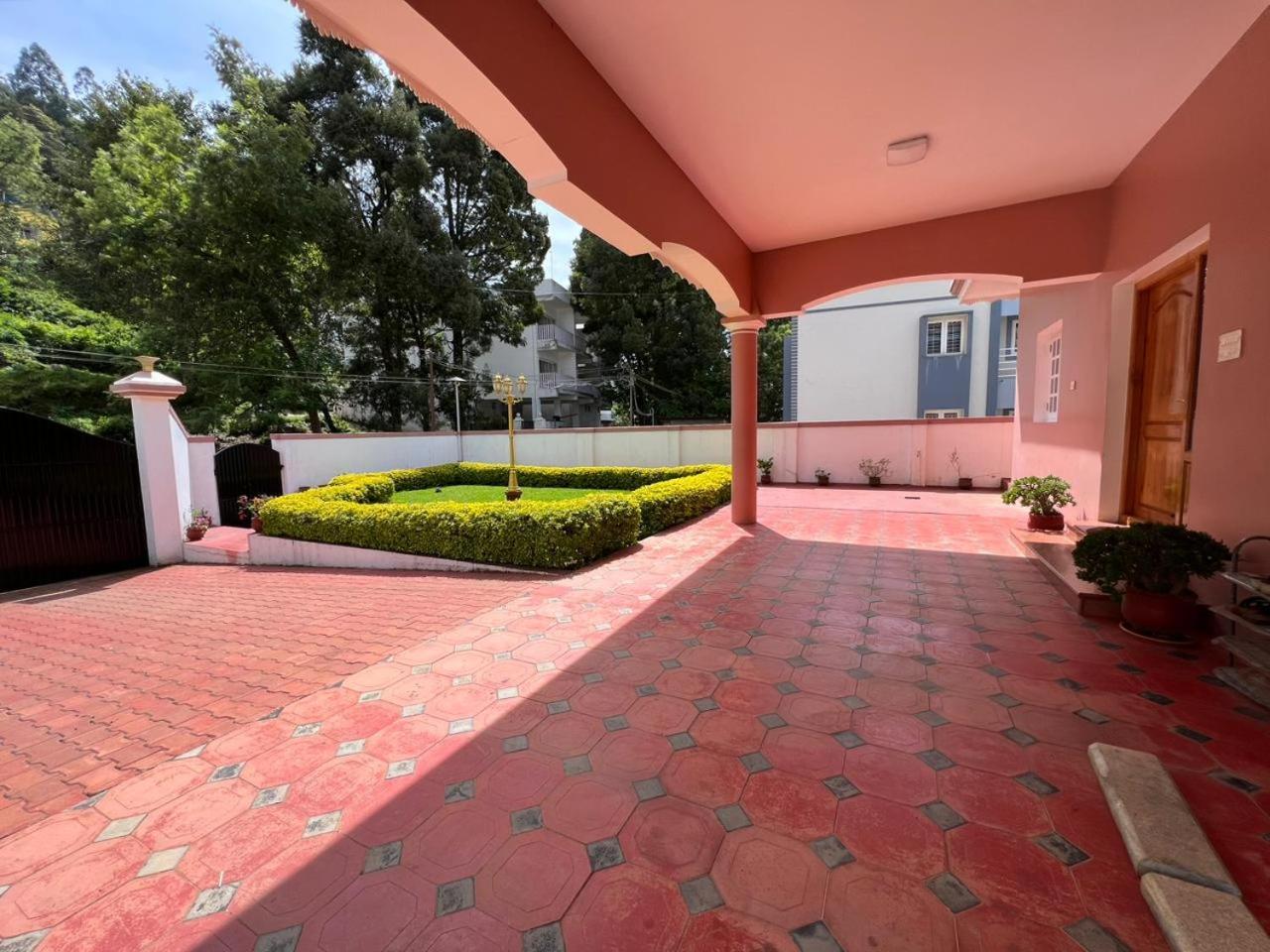 Chill Inn - Families Only Ooty Exterior foto
